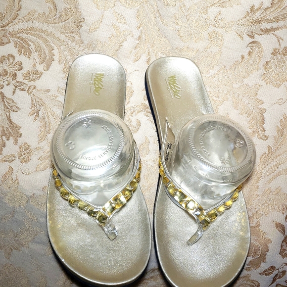 Mossimo Vintage flip flop sandals,womens, gold and gem design, size 7. - Picture 2 of 7